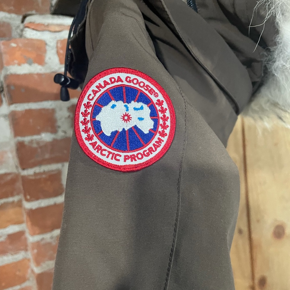 Authentic Canada Goose mid thigh brown parka